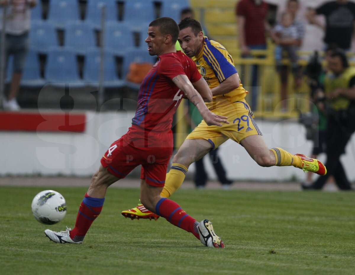 FOTO şi VIDEO Steaua - Petrolul 2-1 » Roş-albaştrii continuă cursa spre titlu