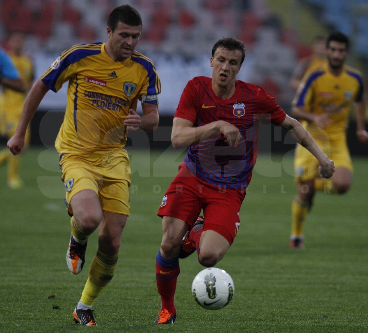 FOTO şi VIDEO Steaua - Petrolul 2-1 » Roş-albaştrii continuă cursa spre titlu