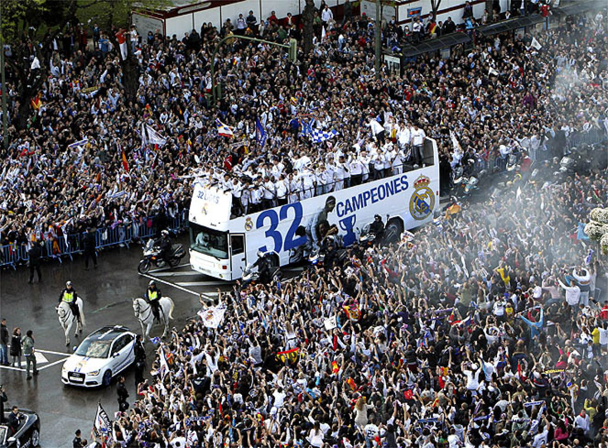 FOTO şi VIDEO » Real Madrid, regina Spaniei! Cum au sărbătorit alături de fani în Piaţa Cibeles
