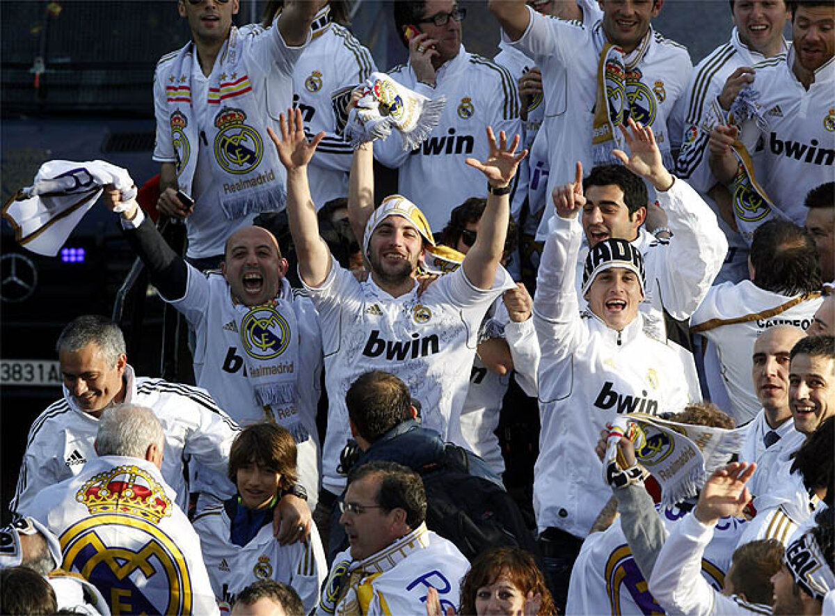 FOTO şi VIDEO » Real Madrid, regina Spaniei! Cum au sărbătorit alături de fani în Piaţa Cibeles