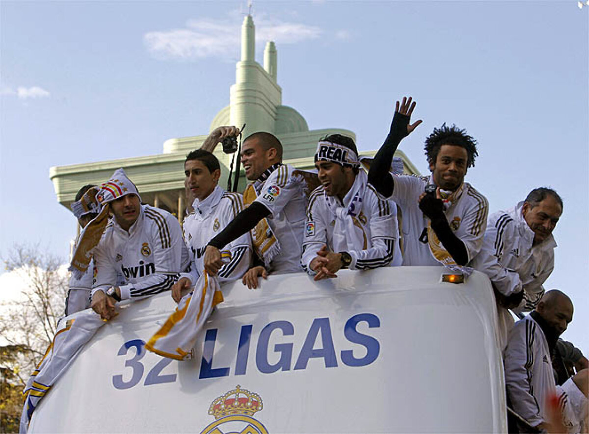 FOTO şi VIDEO » Real Madrid, regina Spaniei! Cum au sărbătorit alături de fani în Piaţa Cibeles