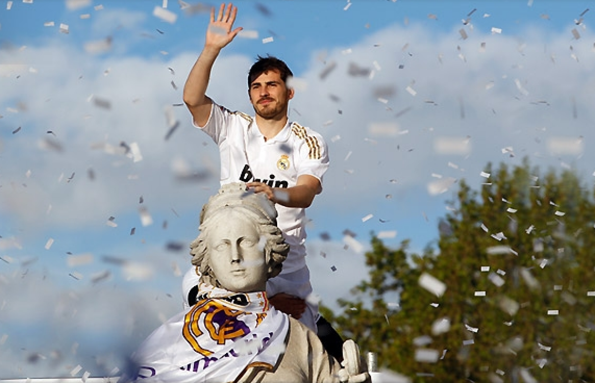 FOTO şi VIDEO » Real Madrid, regina Spaniei! Cum au sărbătorit alături de fani în Piaţa Cibeles