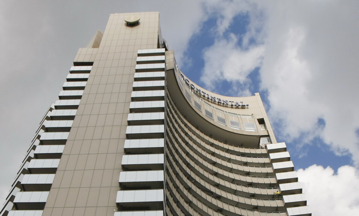 Falcao şi Arda Turan vor fi deranjaţi de protestele bucureştenilor din Piaţa Universităţii » Claxoane şi trafic aglomerat