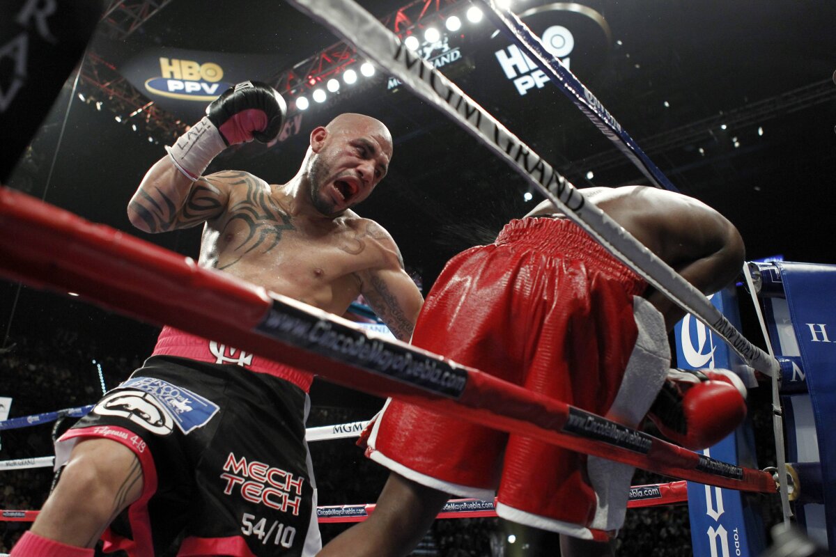 FOTO » Floyd Mayweather rămîne INVINCIBIL şi cîştigă un nou titlu mondial