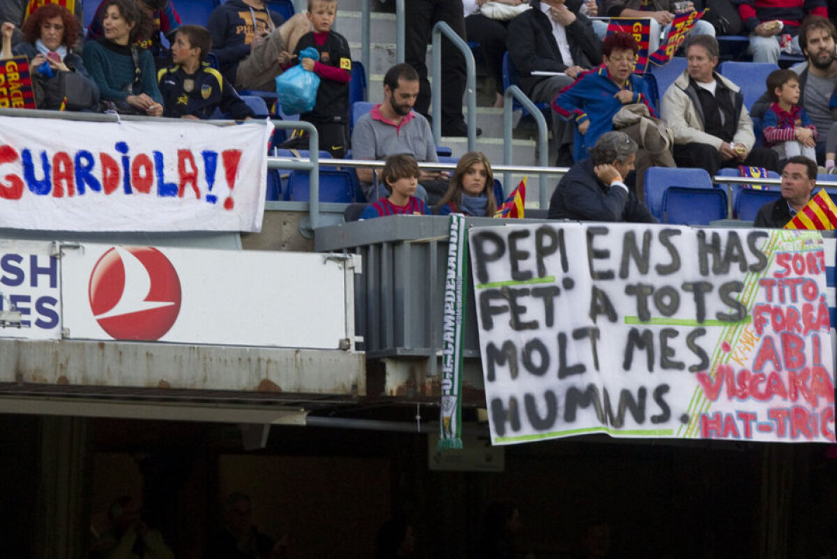 FOTO şi VIDEO » Momente impresionante pe Camp Nou. Omagiul adus unui antrenor incredibil: "Mulţumim că ne-ai ajutat să atingem cerul!"