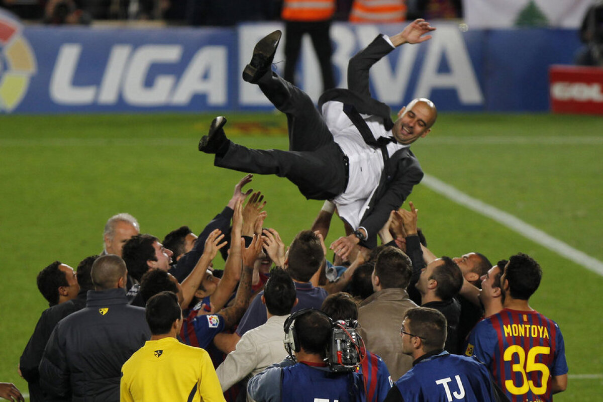 FOTO şi VIDEO » Momente impresionante pe Camp Nou. Omagiul adus unui antrenor incredibil: "Mulţumim că ne-ai ajutat să atingem cerul!"