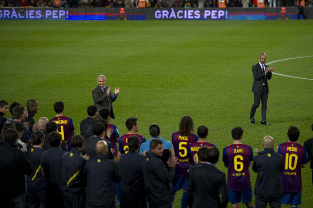 FOTO şi VIDEO » Momente impresionante pe Camp Nou. Omagiul adus unui antrenor incredibil: "Mulţumim că ne-ai ajutat să atingem cerul!"