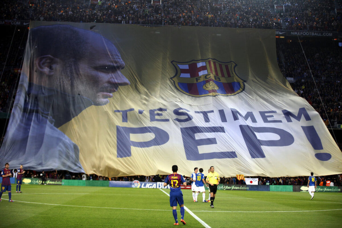 FOTO şi VIDEO » Momente impresionante pe Camp Nou. Omagiul adus unui antrenor incredibil: "Mulţumim că ne-ai ajutat să atingem cerul!"