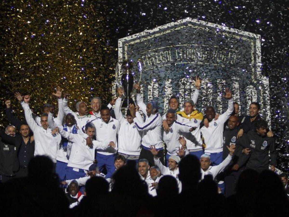 FOTO şi VIDEO » Săpunaru scrie istorie la Porto! Cum a sărbătorit aseară al zecelea trofeu pe Dragao