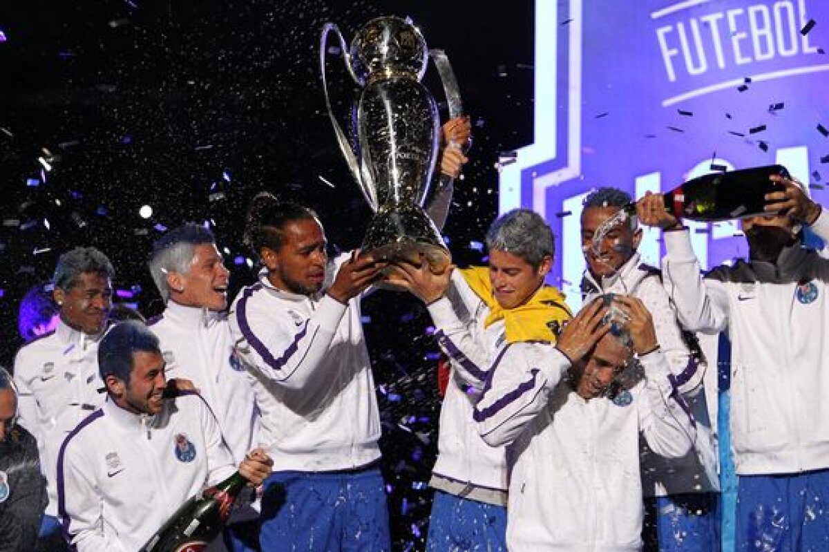 FOTO şi VIDEO » Săpunaru scrie istorie la Porto! Cum a sărbătorit aseară al zecelea trofeu pe Dragao