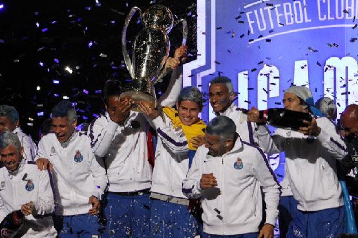 FOTO şi VIDEO » Săpunaru scrie istorie la Porto! Cum a sărbătorit aseară al zecelea trofeu pe Dragao