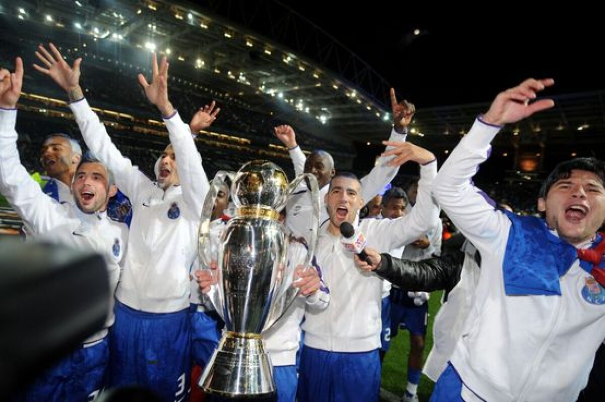 FOTO şi VIDEO » Săpunaru scrie istorie la Porto! Cum a sărbătorit aseară al zecelea trofeu pe Dragao