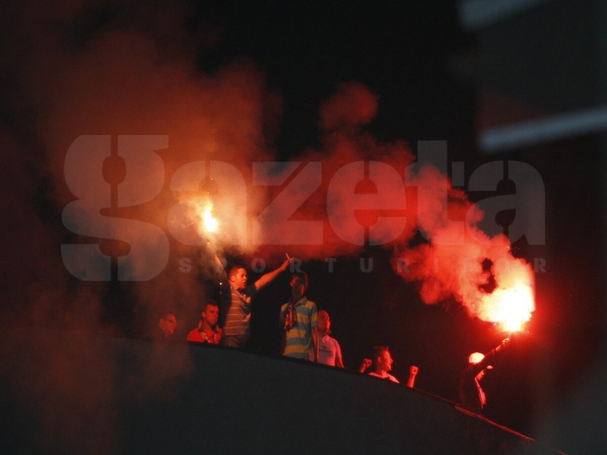 FOTO "Giuleştina" în protest » Galeria de femei şi copii a Rapidului a purtat tricouri speciale