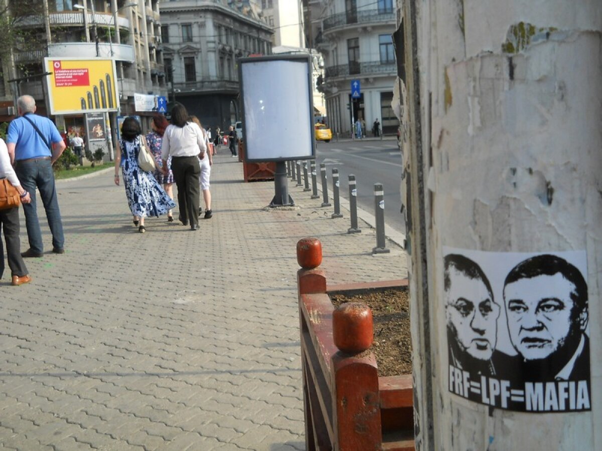 Bucureşti anti-FRF! » Contestatarii lui Mircea Sandu nu vor să renunţe la proteste nici în săptămîna finalei