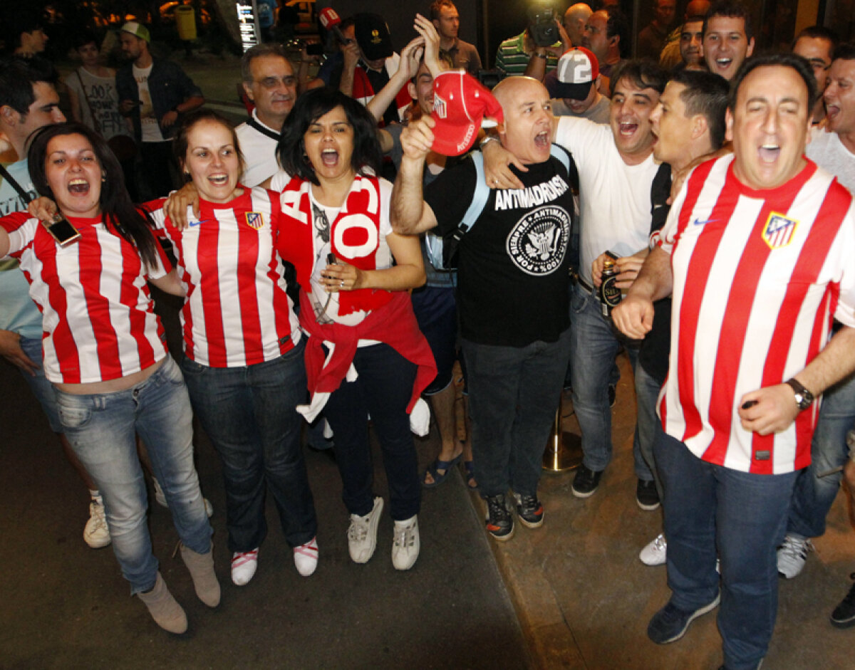 FOTO Sînt pe pămînt latin! Să-nceapă fiesta! » Jucătorii lui Bilbao şi Atletico au ajuns la Bucureşti