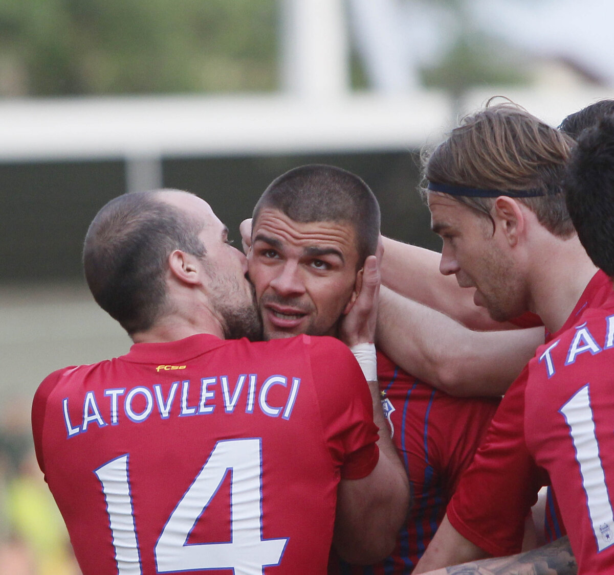 GALERIE FOTO Love is in the air » Cîteva imagini "suspecte" la Concordia - Steaua :D