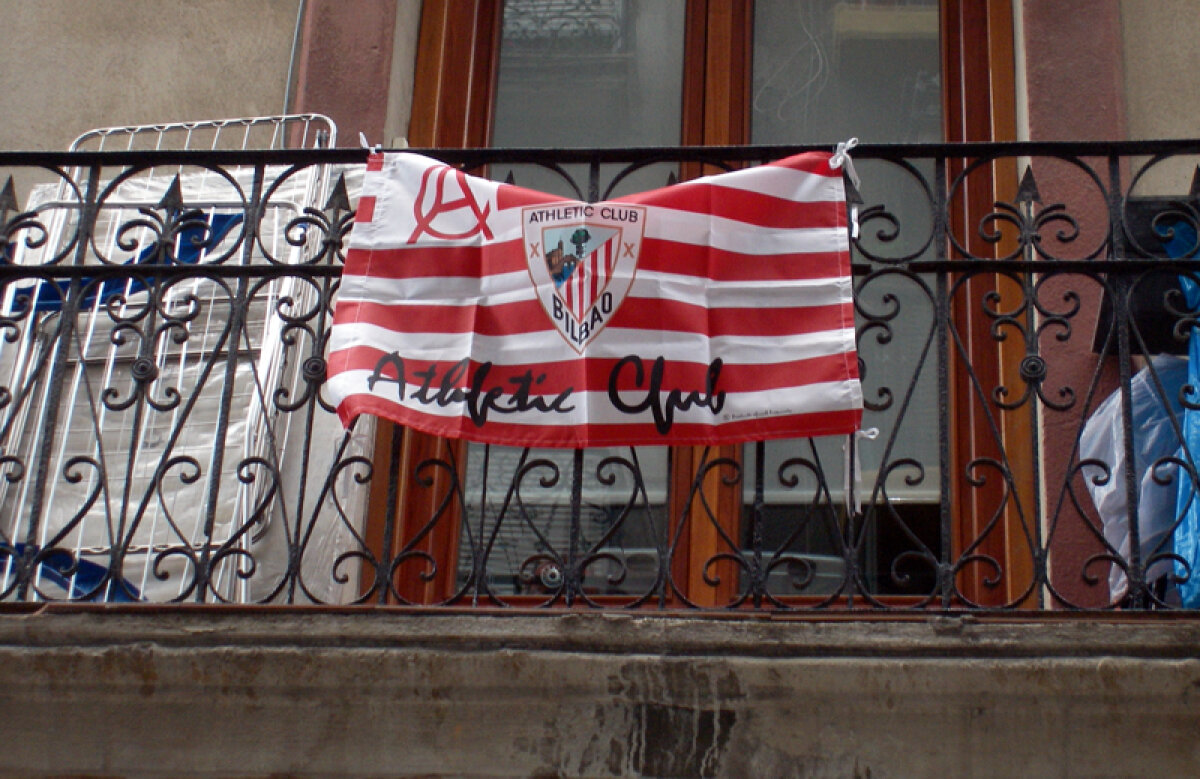 Corespondenţă din Bilbao, de la Luminiţa Paul » Oraşul cu steaguri la ferestre