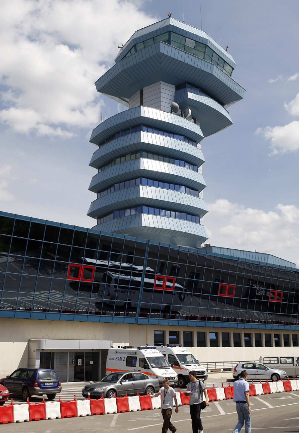 Super-reportaj: Cristian Geambaşu a fost în turnul de control al aeroportului Otopeni! » Controlorii de trafic nu vor prelungiri :D