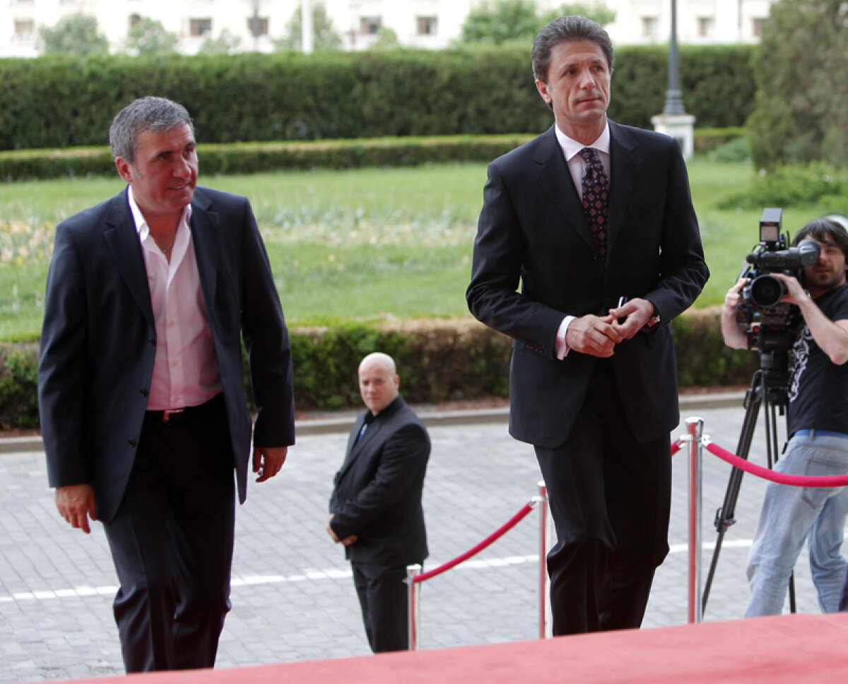 FOTO Timbru unicat pentru şeful UEFA » Dineu oficial la Palatul Parlamentului