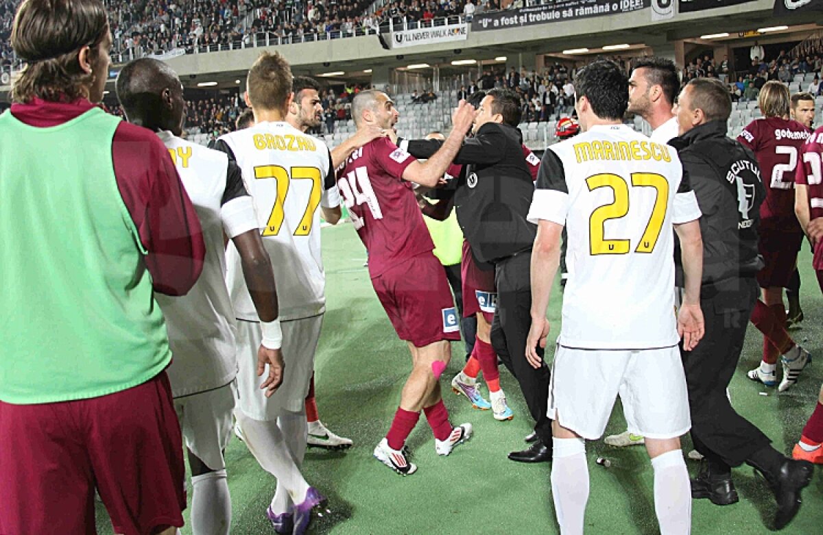 VIDEO & FOTO Derby suspendat la 0-1 în minutul 27 din cauza unei încăierări generale iscată de Bornescu » Ambele echipe cred că vor cîştiga la masa verde