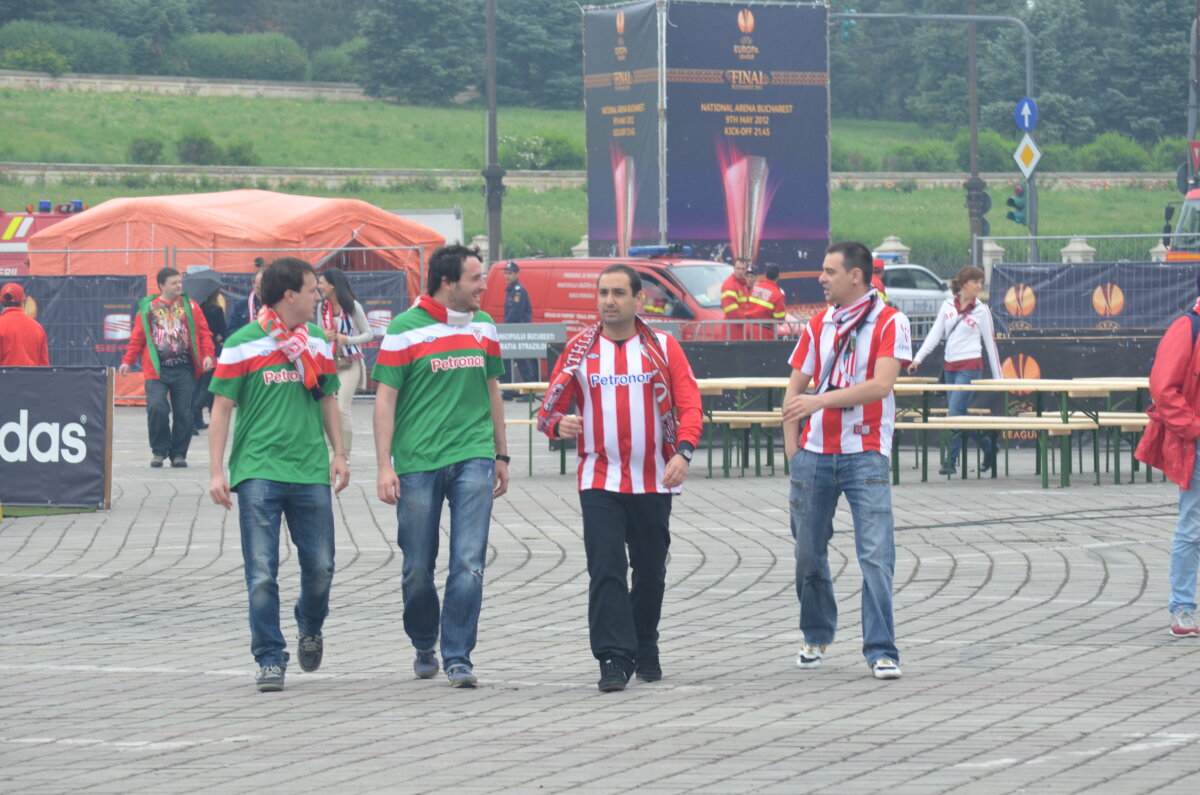 Peste 500 de fani ai formaţiei Athletic Bilbao s-au strîns în Piaţa Constituţiei