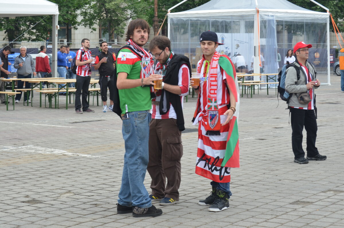 Peste 500 de fani ai formaţiei Athletic Bilbao s-au strîns în Piaţa Constituţiei