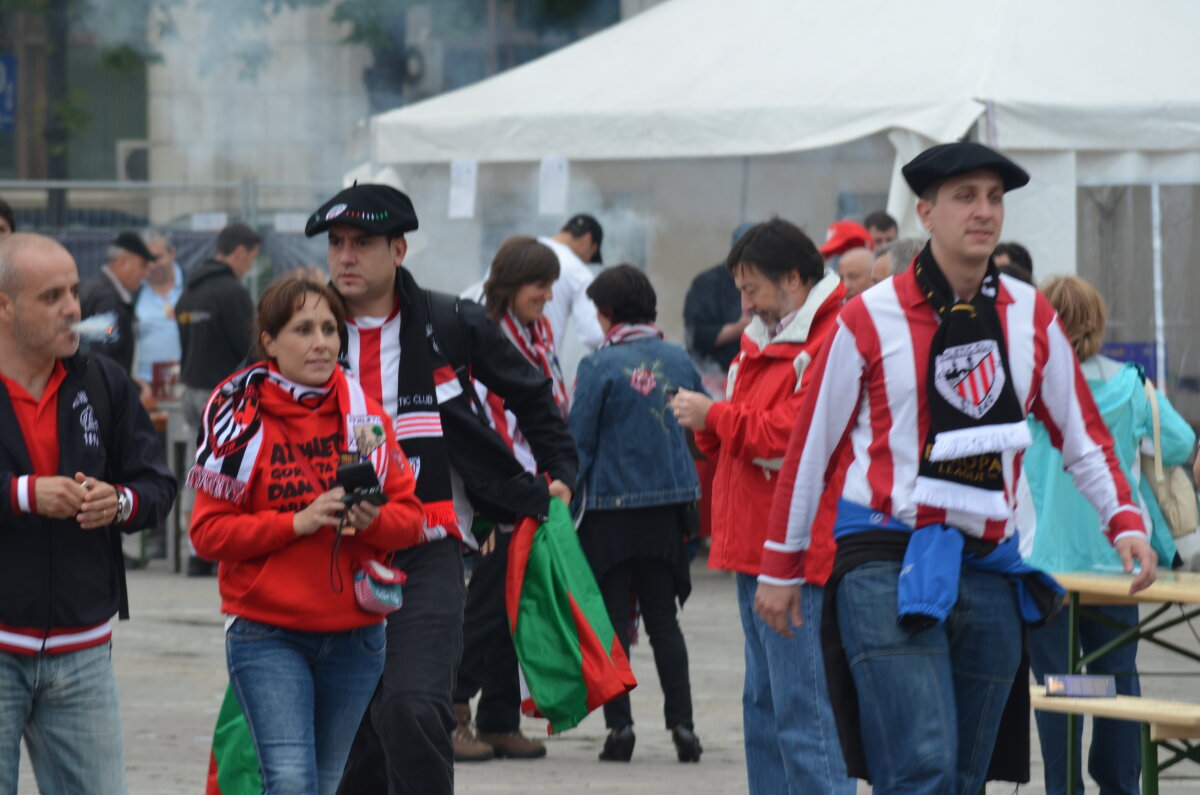 Peste 500 de fani ai formaţiei Athletic Bilbao s-au strîns în Piaţa Constituţiei
