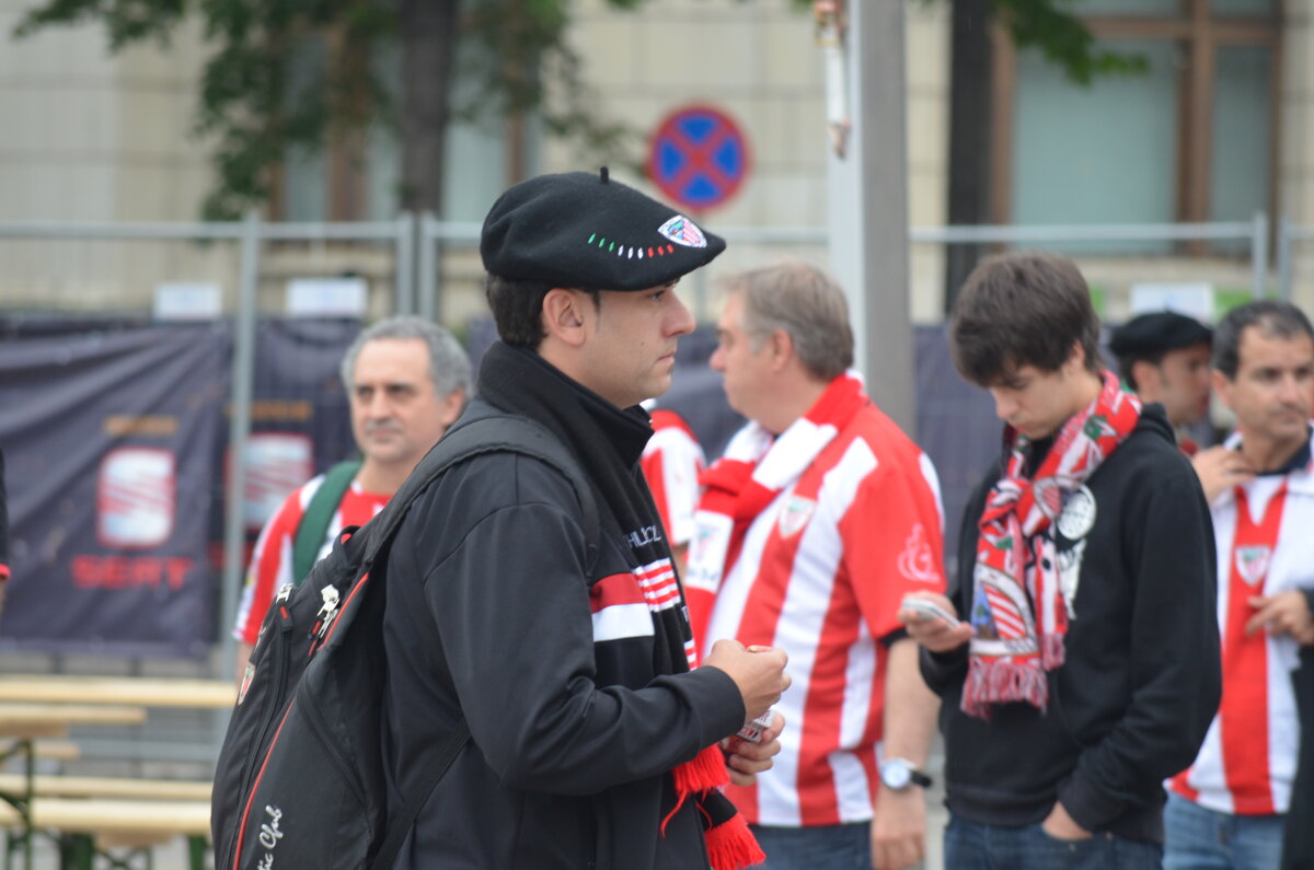 Peste 500 de fani ai formaţiei Athletic Bilbao s-au strîns în Piaţa Constituţiei