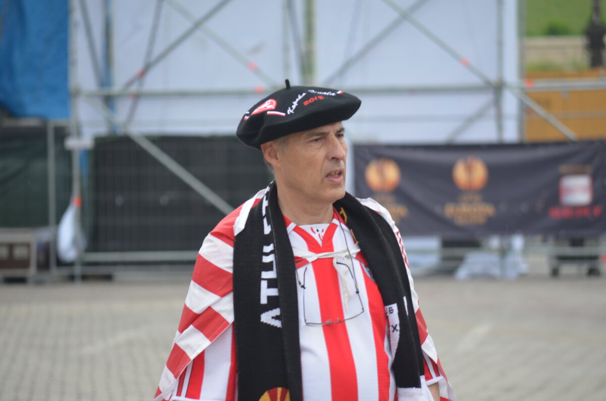 Peste 500 de fani ai formaţiei Athletic Bilbao s-au strîns în Piaţa Constituţiei