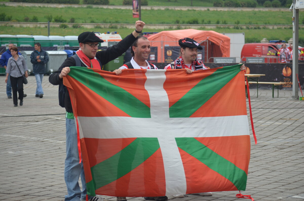 Peste 500 de fani ai formaţiei Athletic Bilbao s-au strîns în Piaţa Constituţiei