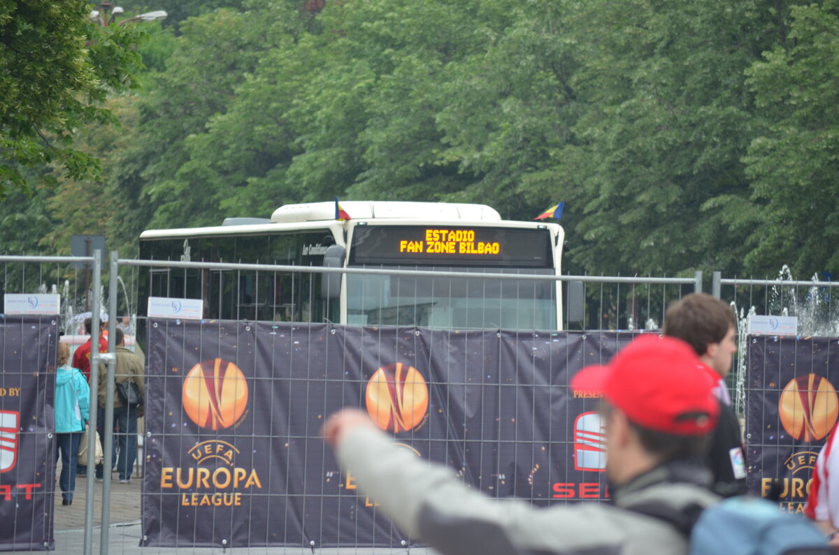 Peste 500 de fani ai formaţiei Athletic Bilbao s-au strîns în Piaţa Constituţiei