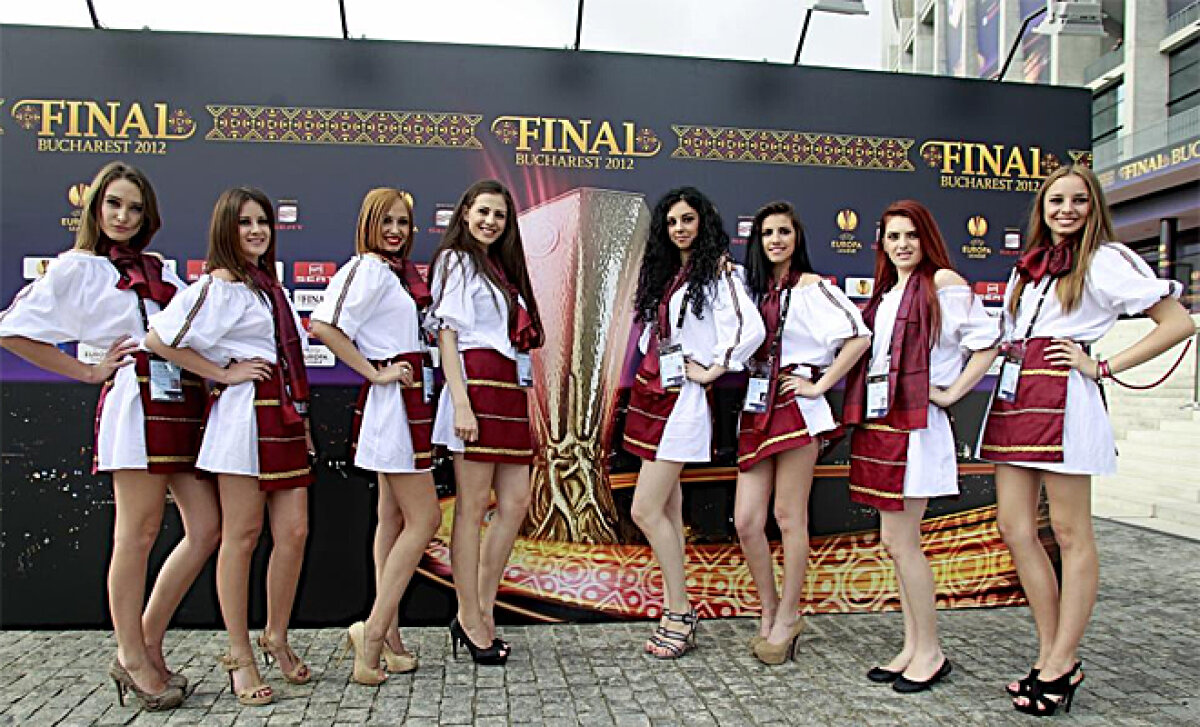 FOTO Noaptea finalei, oră cu oră » 108 copii vor realiza o coregrafie specială, înaintea fluierului de start. Belo aduce trofeul