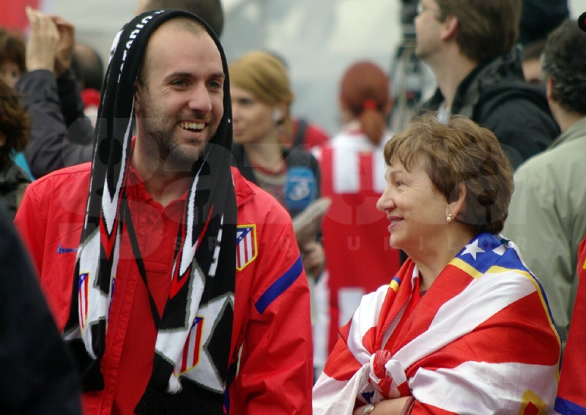 GALERIE FOTO Spanioli fericiţi la Bucureşti! » Fanii lui Atletico şi Bilbao au făcut atmosferă în centrul capitalei