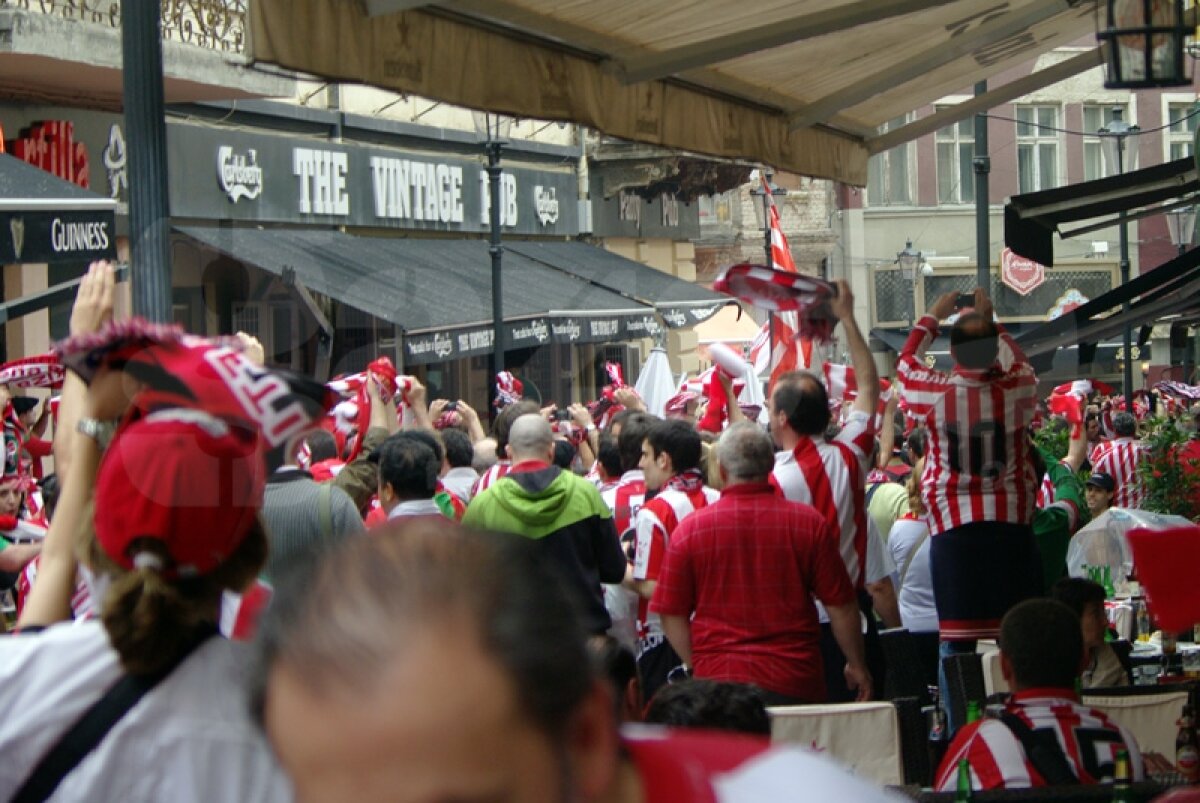 GALERIE FOTO Spanioli fericiţi la Bucureşti! » Fanii lui Atletico şi Bilbao au făcut atmosferă în centrul capitalei