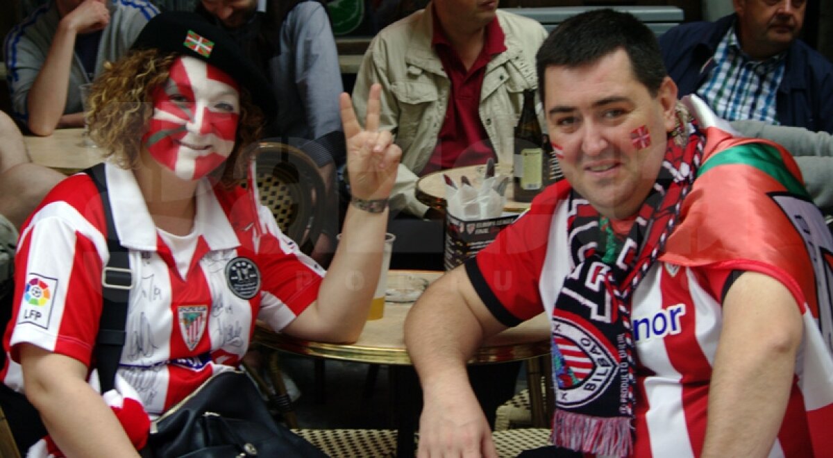 GALERIE FOTO Spanioli fericiţi la Bucureşti! » Fanii lui Atletico şi Bilbao au făcut atmosferă în centrul capitalei