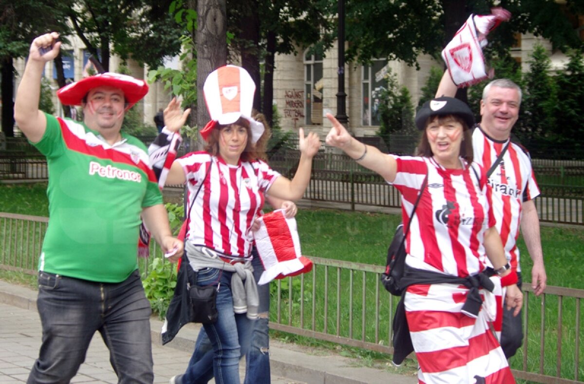 GALERIE FOTO Spanioli fericiţi la Bucureşti! » Fanii lui Atletico şi Bilbao au făcut atmosferă în centrul capitalei