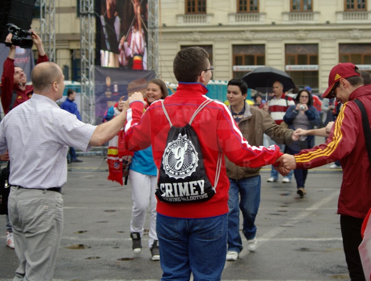 GALERIE FOTO Spanioli fericiţi la Bucureşti! » Fanii lui Atletico şi Bilbao au făcut atmosferă în centrul capitalei