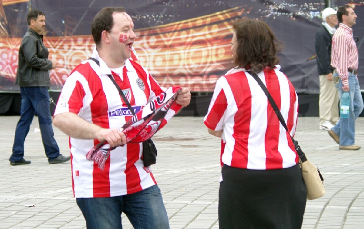 GALERIE FOTO Spanioli fericiţi la Bucureşti! » Fanii lui Atletico şi Bilbao au făcut atmosferă în centrul capitalei