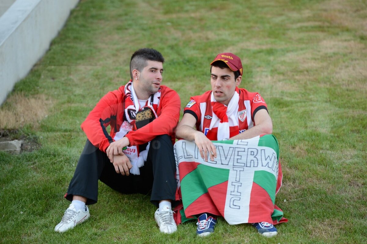 FOTO Spectatorii au colorat tribunele National Arena ;)