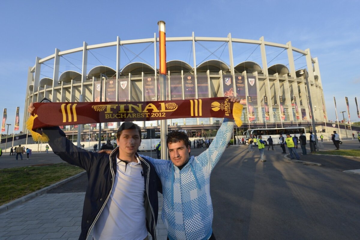 FOTO Spectatorii au colorat tribunele National Arena ;)