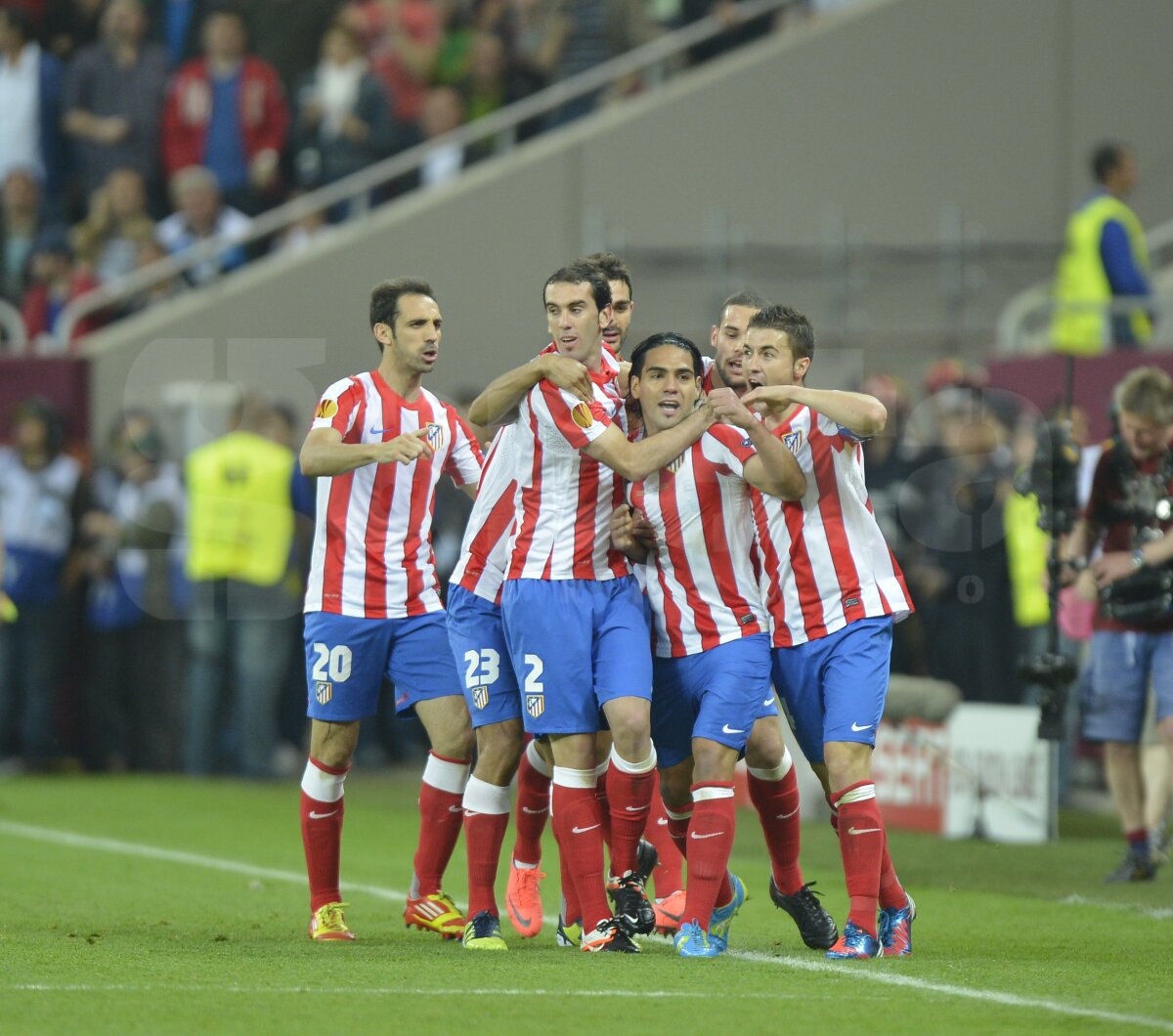 VIDEO & FOTO Atletico Madrid ridică trofeul Europa League la Bucureşti după 3-0 cu Bilbao!