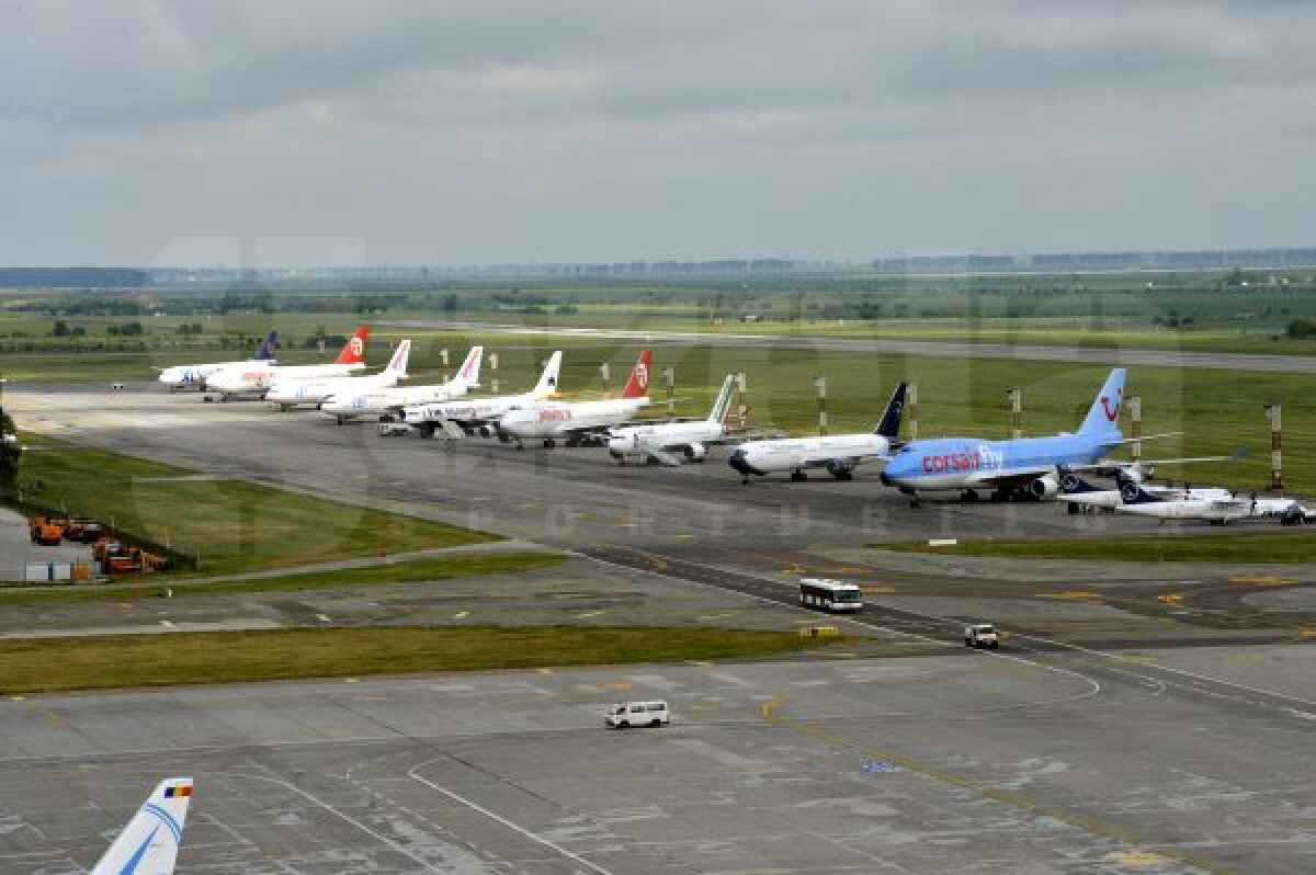 Cea mai aglomerată zi din istoria aeroportului Otopeni » Imensa parcare cu aripi