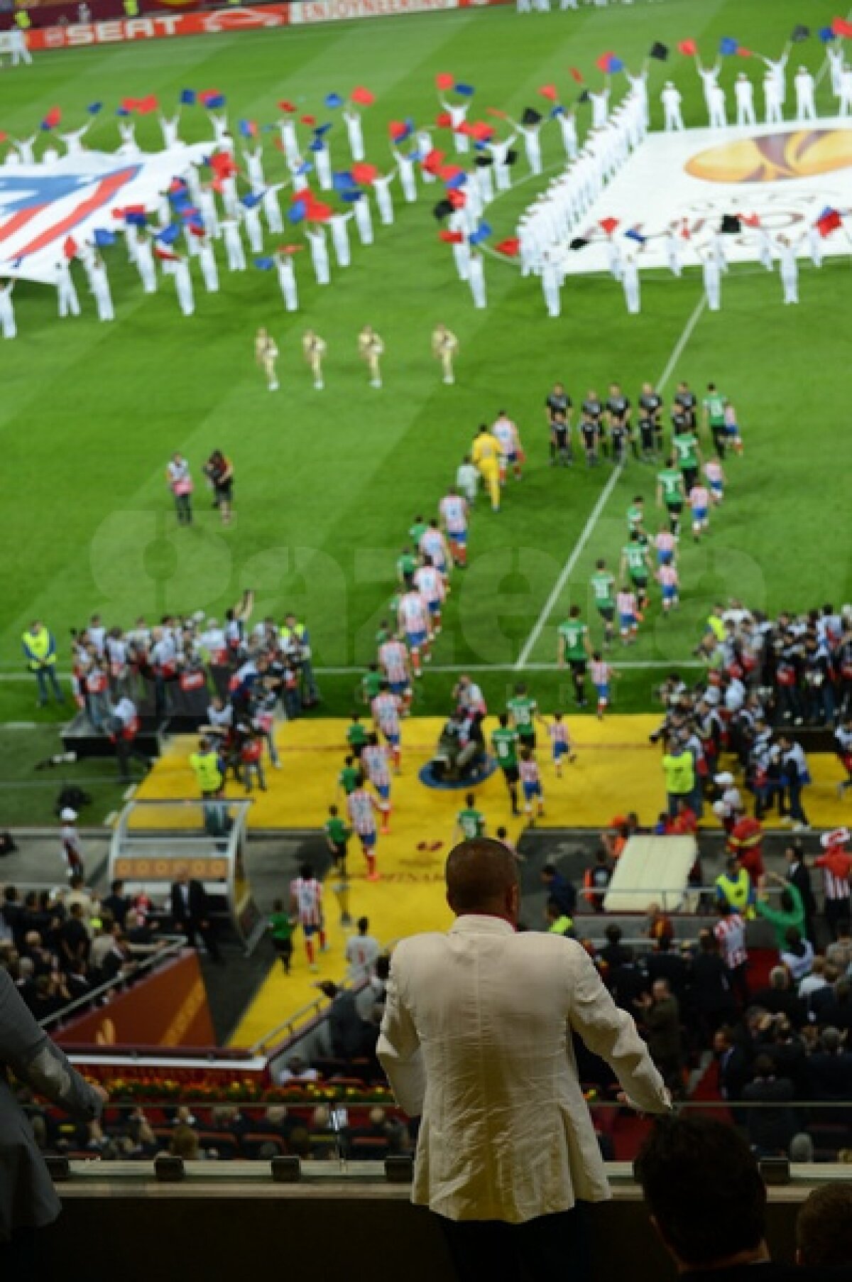 FOTO Peste 100 de persoane au oferit un spectacol impresionant înaintea finalei