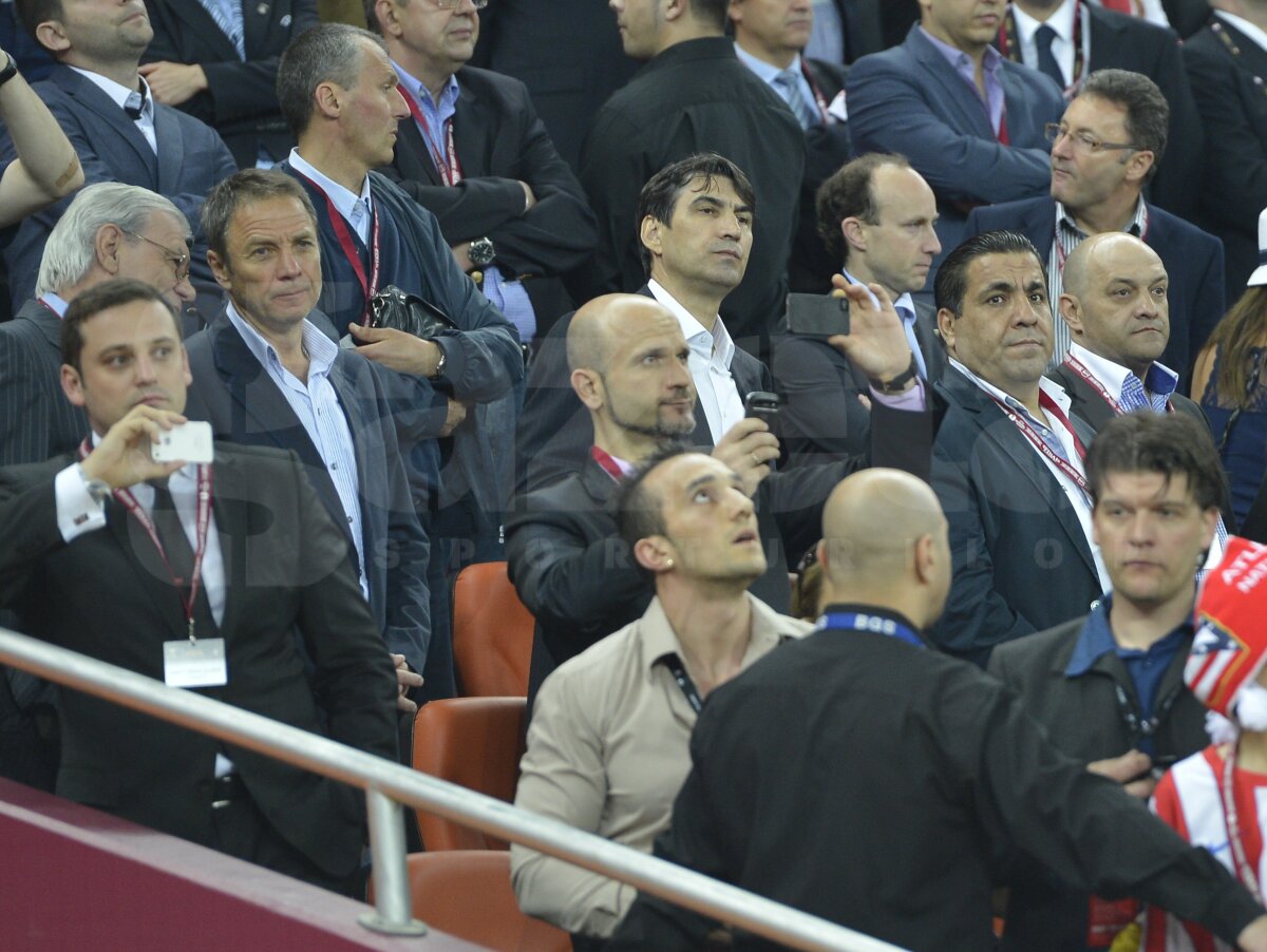 FOTO Finala din spatele sacoului » Spectacolul VIP, puştii fericiţi şi trofeul de argint