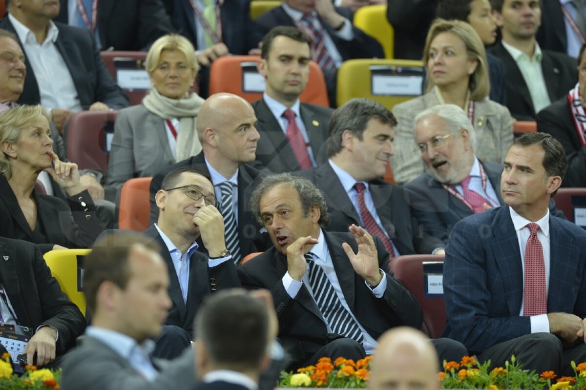 FOTO Lojele au fost pline de personalităţi la finala de pe National Arena ;)