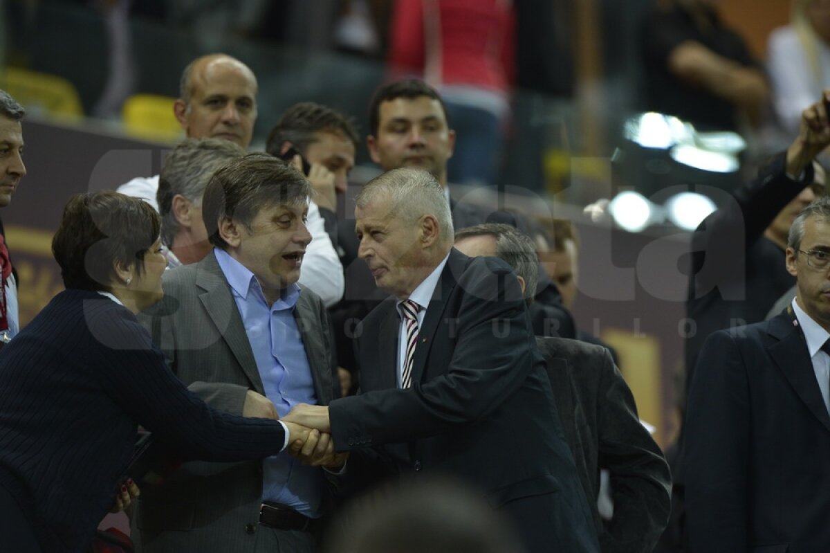 FOTO Lojele au fost pline de personalităţi la finala de pe National Arena ;)