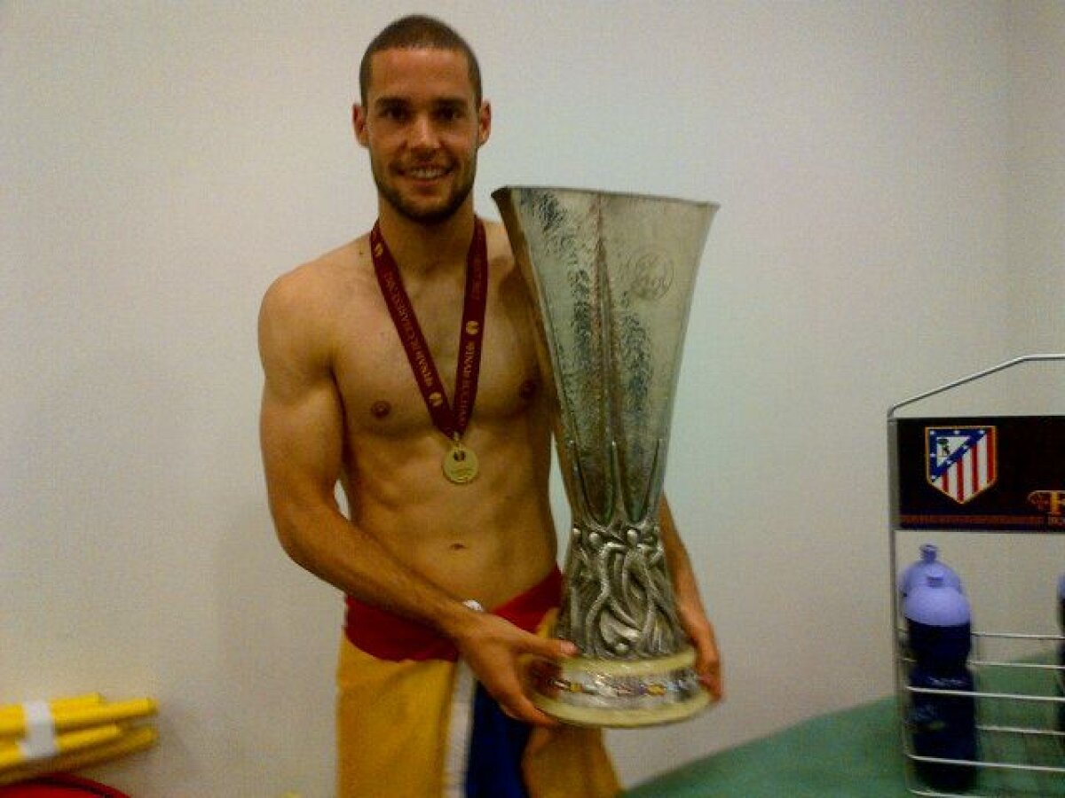 "Cupa în mîini, zîmbetul pe faţă, steagul pe spate şi Dumnezeu pe piept" » Cele mai tari reacţii şi poze ale jucătorilor madrileni pe twitter