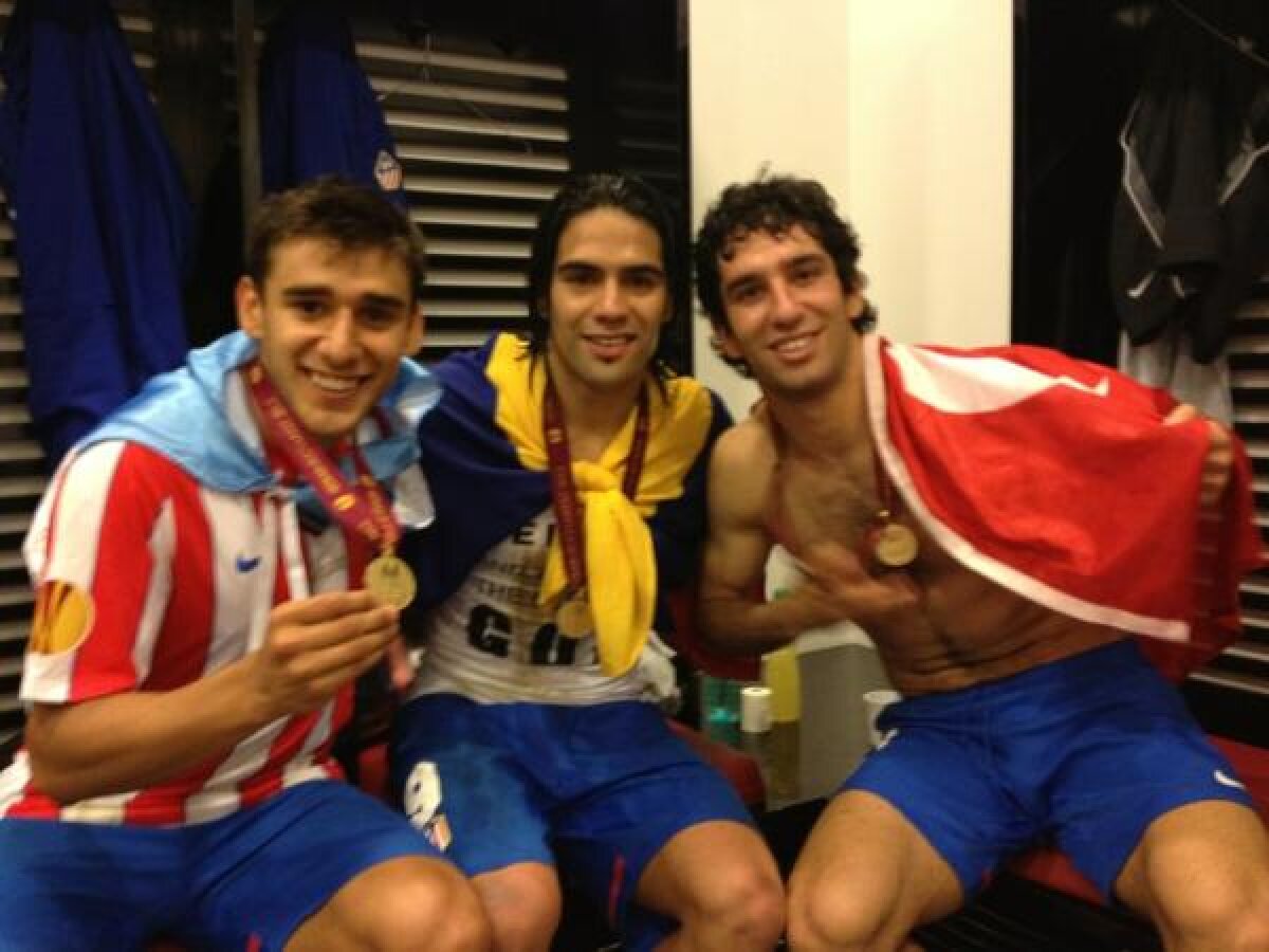 "Cupa în mîini, zîmbetul pe faţă, steagul pe spate şi Dumnezeu pe piept" » Cele mai tari reacţii şi poze ale jucătorilor madrileni pe twitter