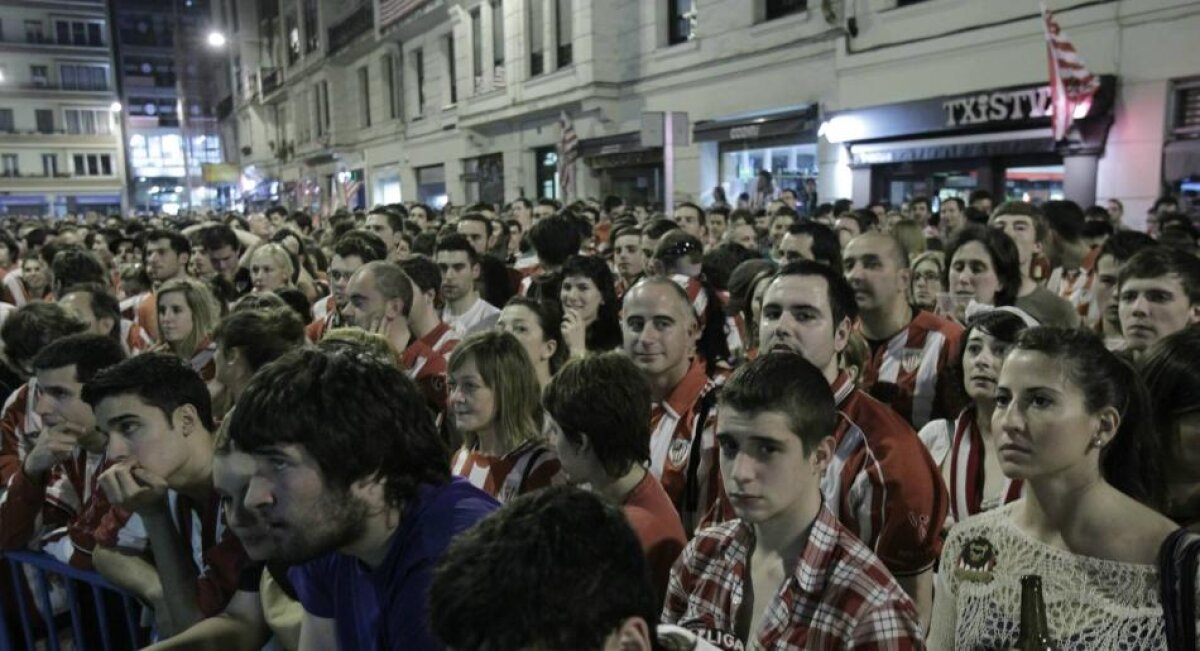 FOTO Euforie, tristeţe, lacrimi» Mii de fani ai lui Bilbao au suferit acasă pentru favoriţii lor