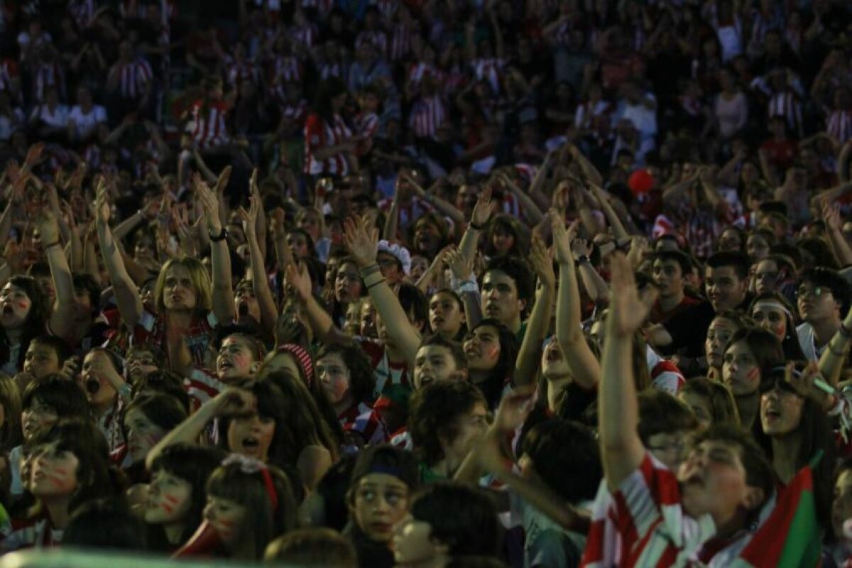 FOTO Euforie, tristeţe, lacrimi» Mii de fani ai lui Bilbao au suferit acasă pentru favoriţii lor